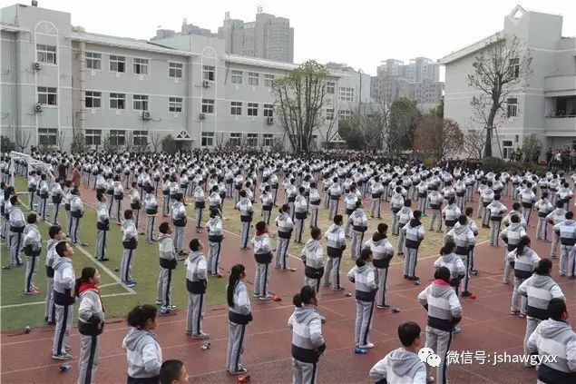 學(xué)校展示欄設(shè)計(jì)圖片_學(xué)校文化墻學(xué)生展示欄_學(xué)生個(gè)人展示墻