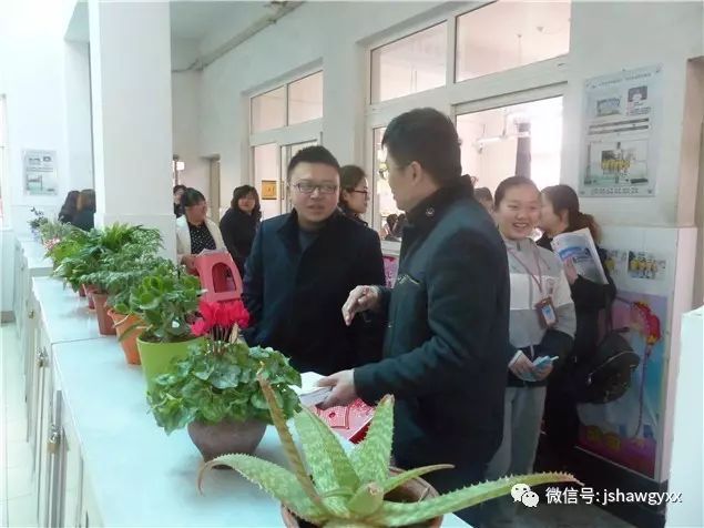 學(xué)生個(gè)人展示墻_學(xué)校文化墻學(xué)生展示欄_學(xué)校展示欄設(shè)計(jì)圖片