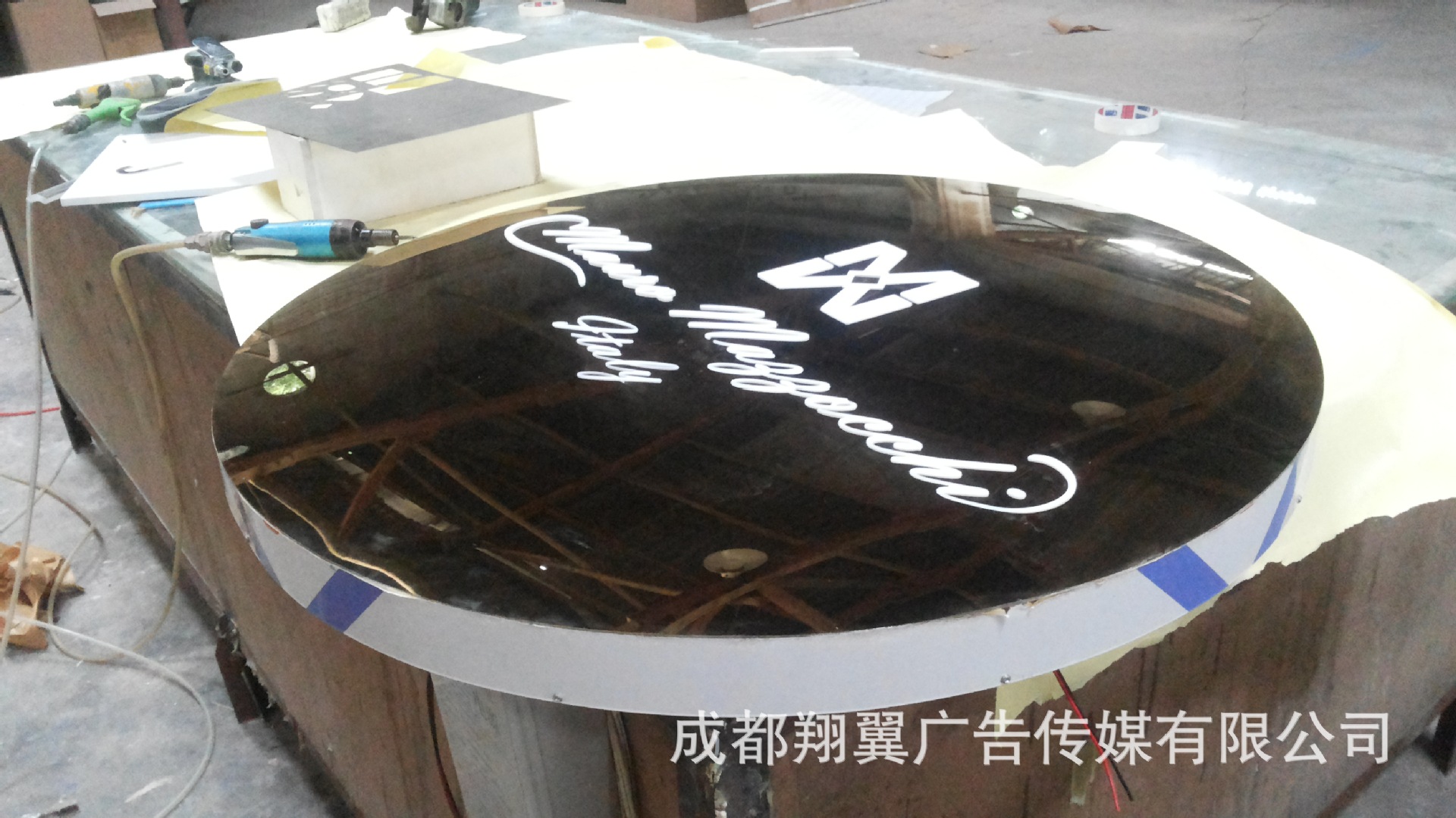 樹脂燈箱和亞克力燈箱有什么區(qū)別_亞克力檢驗燈箱_天津亞克力燈箱